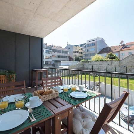 Lovelystay - Downtown Balcony Apartment With Free Parking Порто Екстериор снимка