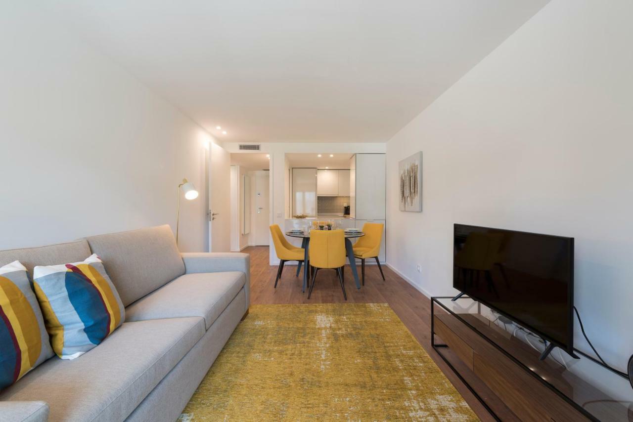Lovelystay - Downtown Balcony Apartment With Free Parking Порто Екстериор снимка