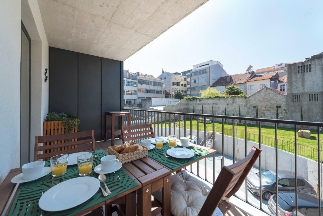 Lovelystay - Downtown Balcony Apartment With Free Parking Порто Екстериор снимка