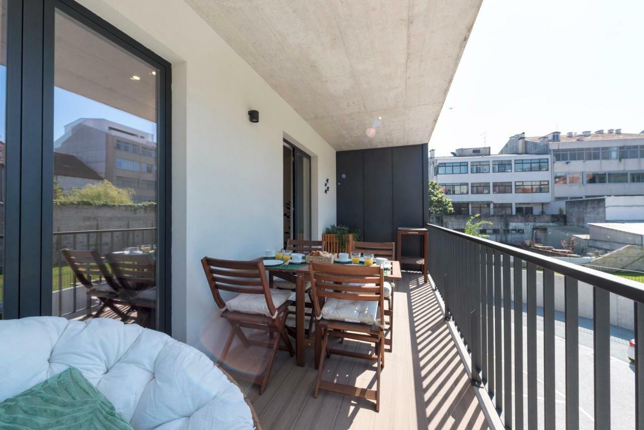 Lovelystay - Downtown Balcony Apartment With Free Parking Порто Екстериор снимка