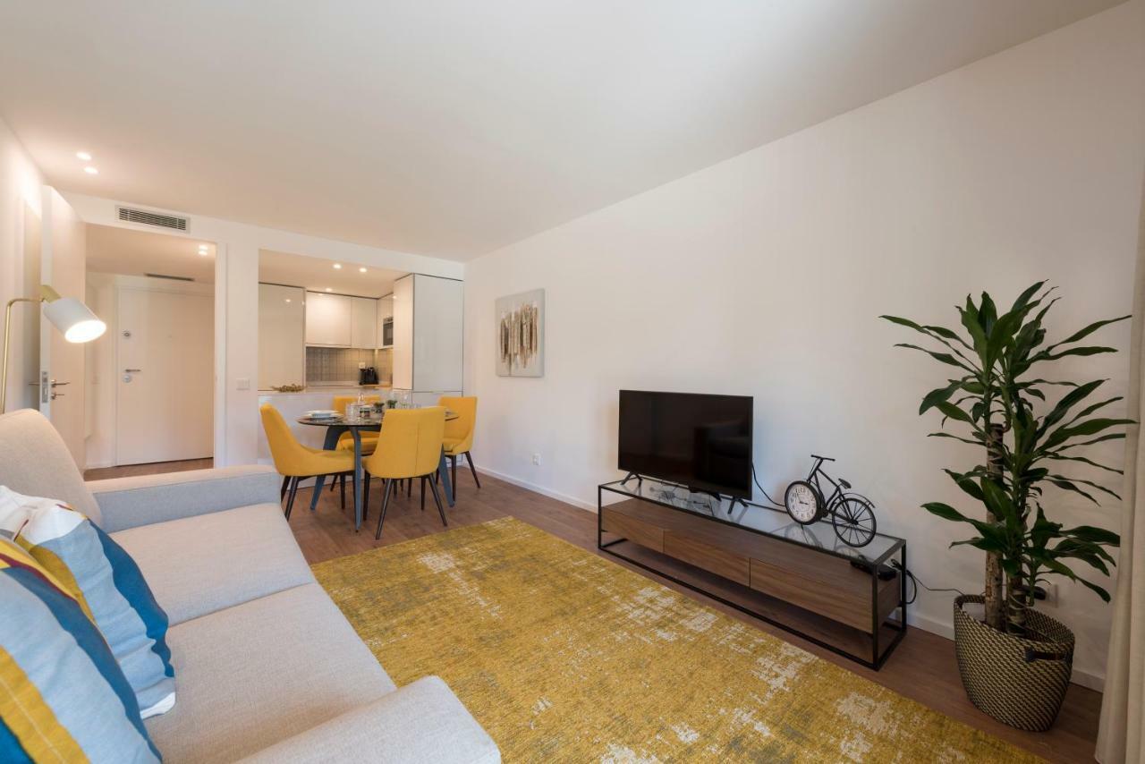 Lovelystay - Downtown Balcony Apartment With Free Parking Порто Екстериор снимка