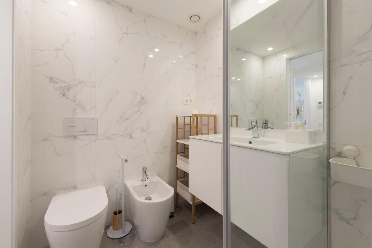 Lovelystay - Downtown Balcony Apartment With Free Parking Порто Екстериор снимка