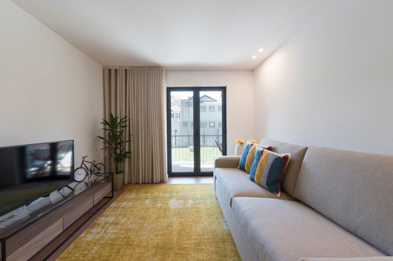 Lovelystay - Downtown Balcony Apartment With Free Parking Порто Екстериор снимка